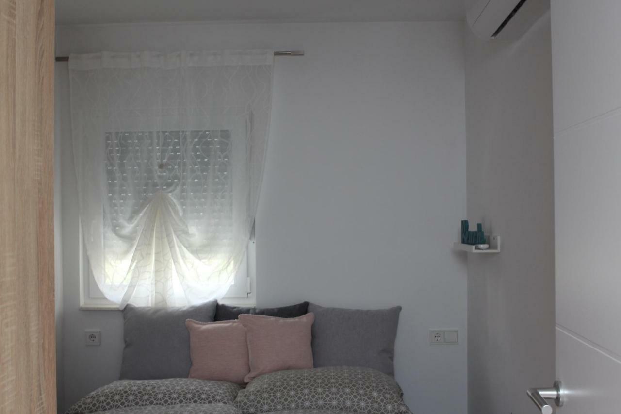 Apartments Mirela Vodice Bagian luar foto