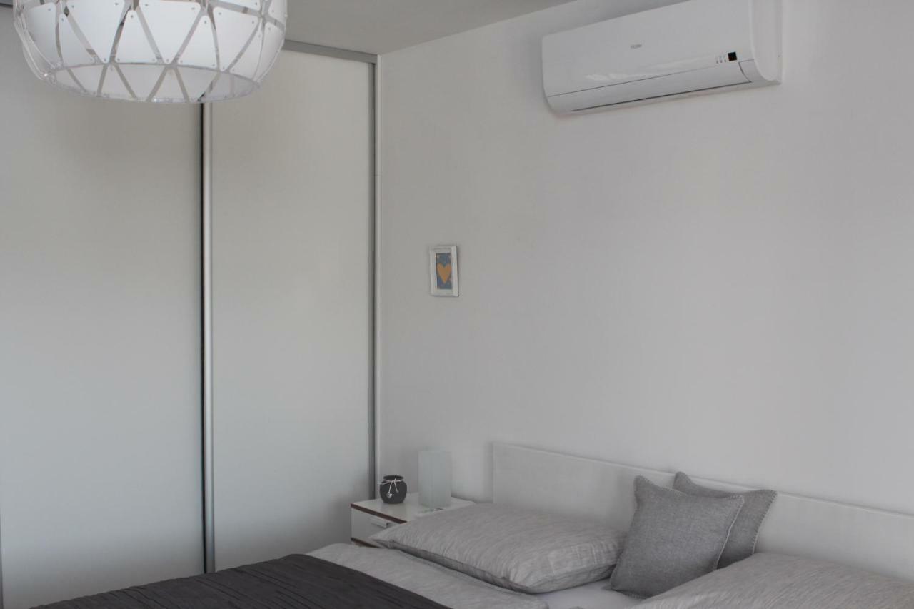 Apartments Mirela Vodice Bagian luar foto