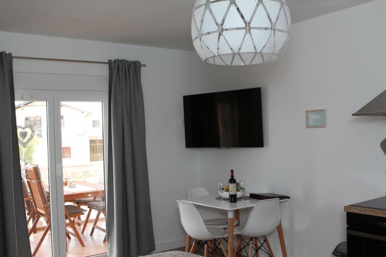 Apartments Mirela Vodice Bagian luar foto